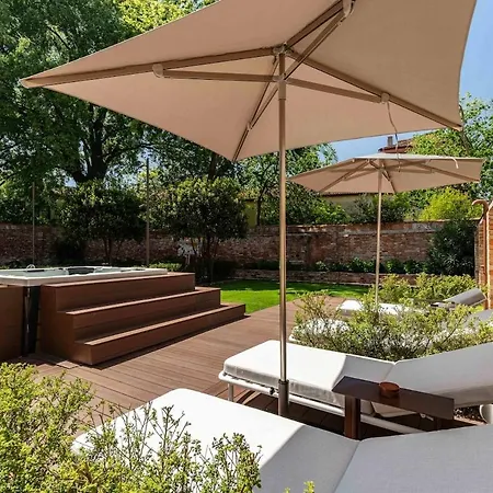 Ca' Leonardo Venetian With Garden Apartment