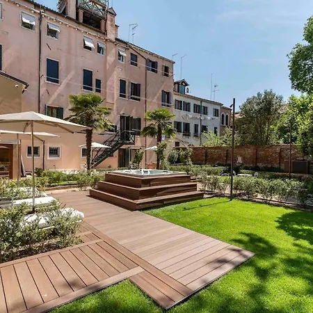 Ca' Leonardo Venetian With Garden Apartment *